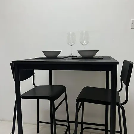 Mayflower Flat, Flat 12 Διαμέρισμα *