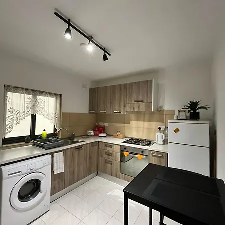 Mayflower Flat, Flat 12