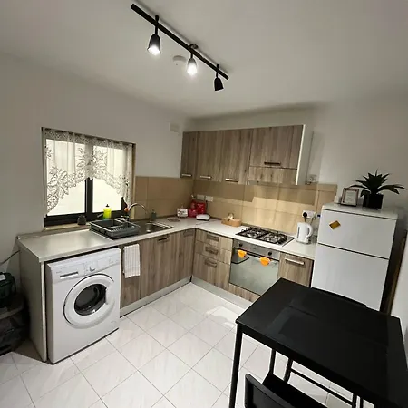 Mayflower Flat, Flat 12 Apartment