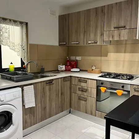 Mayflower Flat, Flat 12