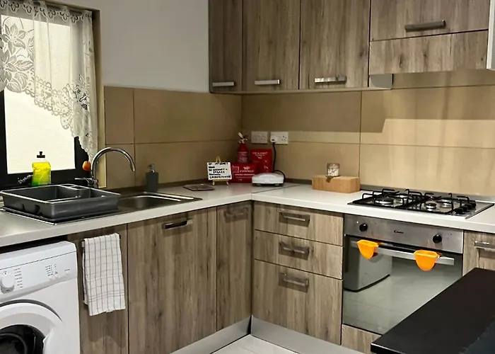 Mayflower Flat, Flat 12